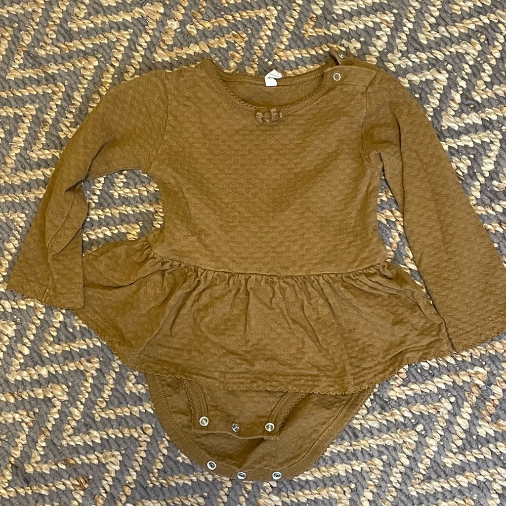 Quincy Mae long sleeve pointelle body suit “honey” sz 18-24 months